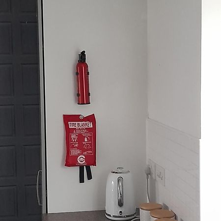 Penthouse Apartment Free Wi-Fi & Parking Occasional Bed Available Solihull Bagian luar foto