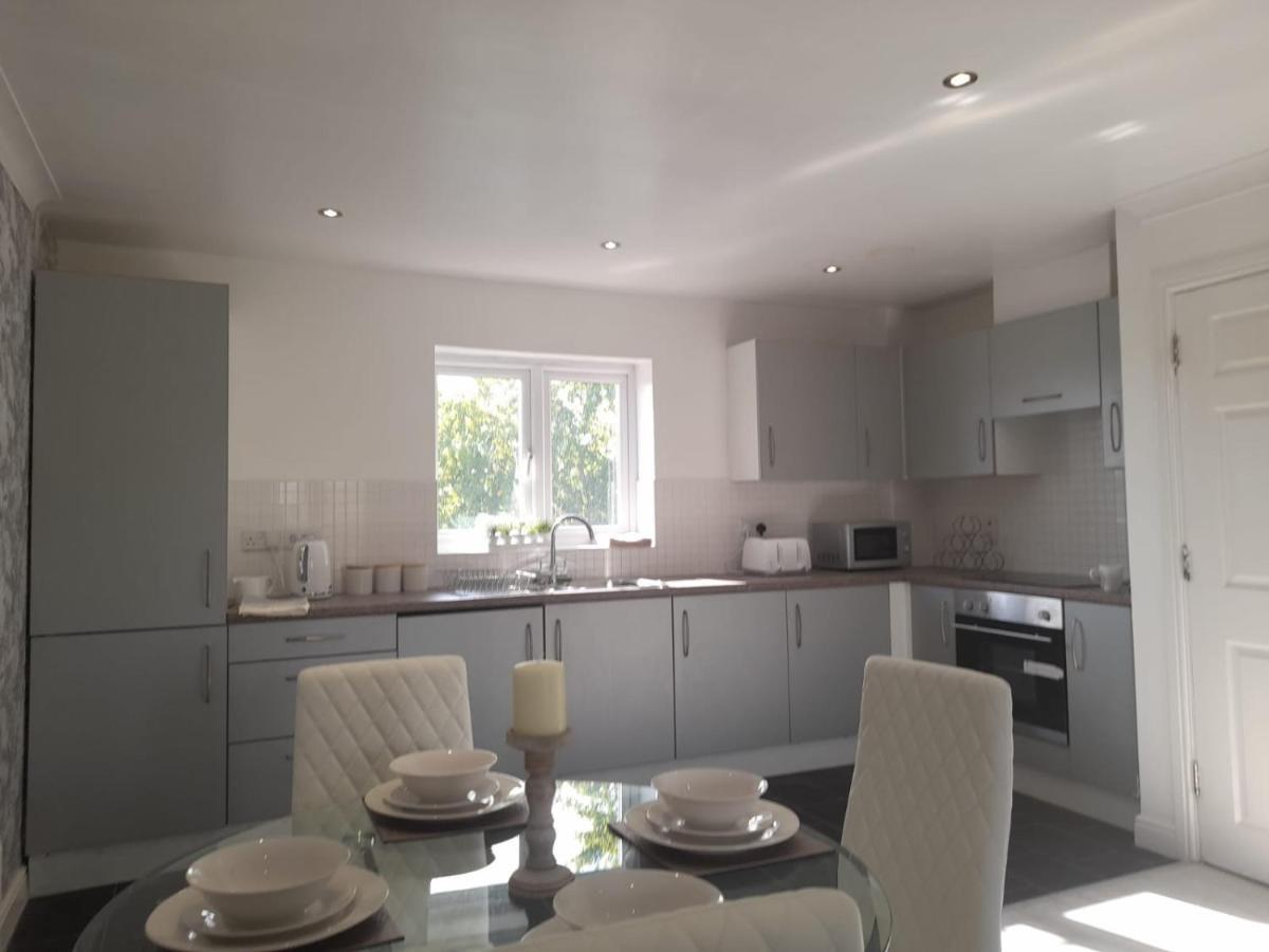 Penthouse Apartment Free Wi-Fi & Parking Occasional Bed Available Solihull Bagian luar foto
