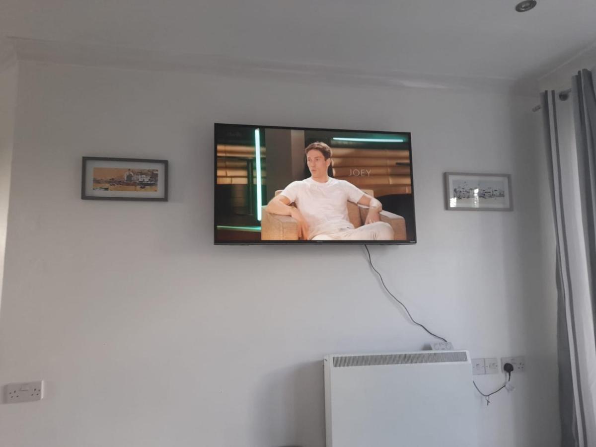 Penthouse Apartment Free Wi-Fi & Parking Occasional Bed Available Solihull Bagian luar foto