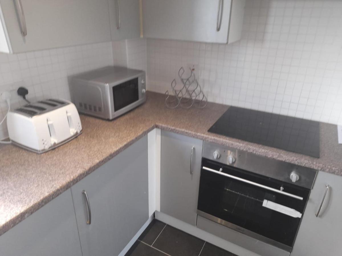 Penthouse Apartment Free Wi-Fi & Parking Occasional Bed Available Solihull Bagian luar foto