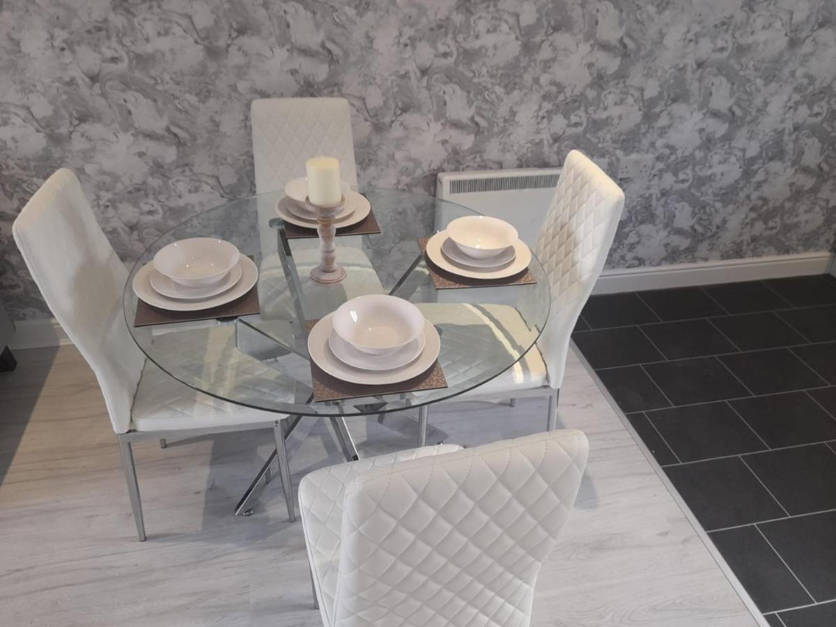 Penthouse Apartment Free Wi-Fi & Parking Occasional Bed Available Solihull Bagian luar foto