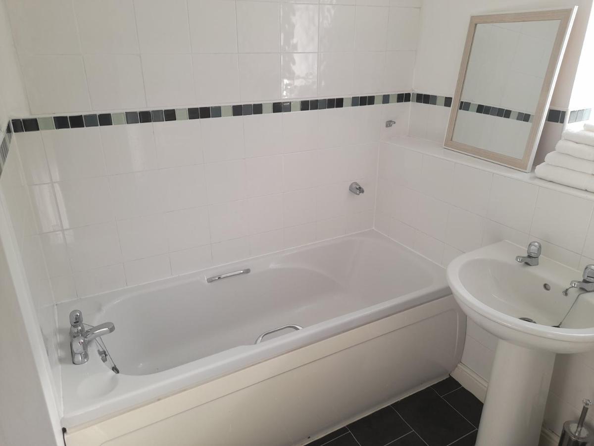 Penthouse Apartment Free Wi-Fi & Parking Occasional Bed Available Solihull Bagian luar foto